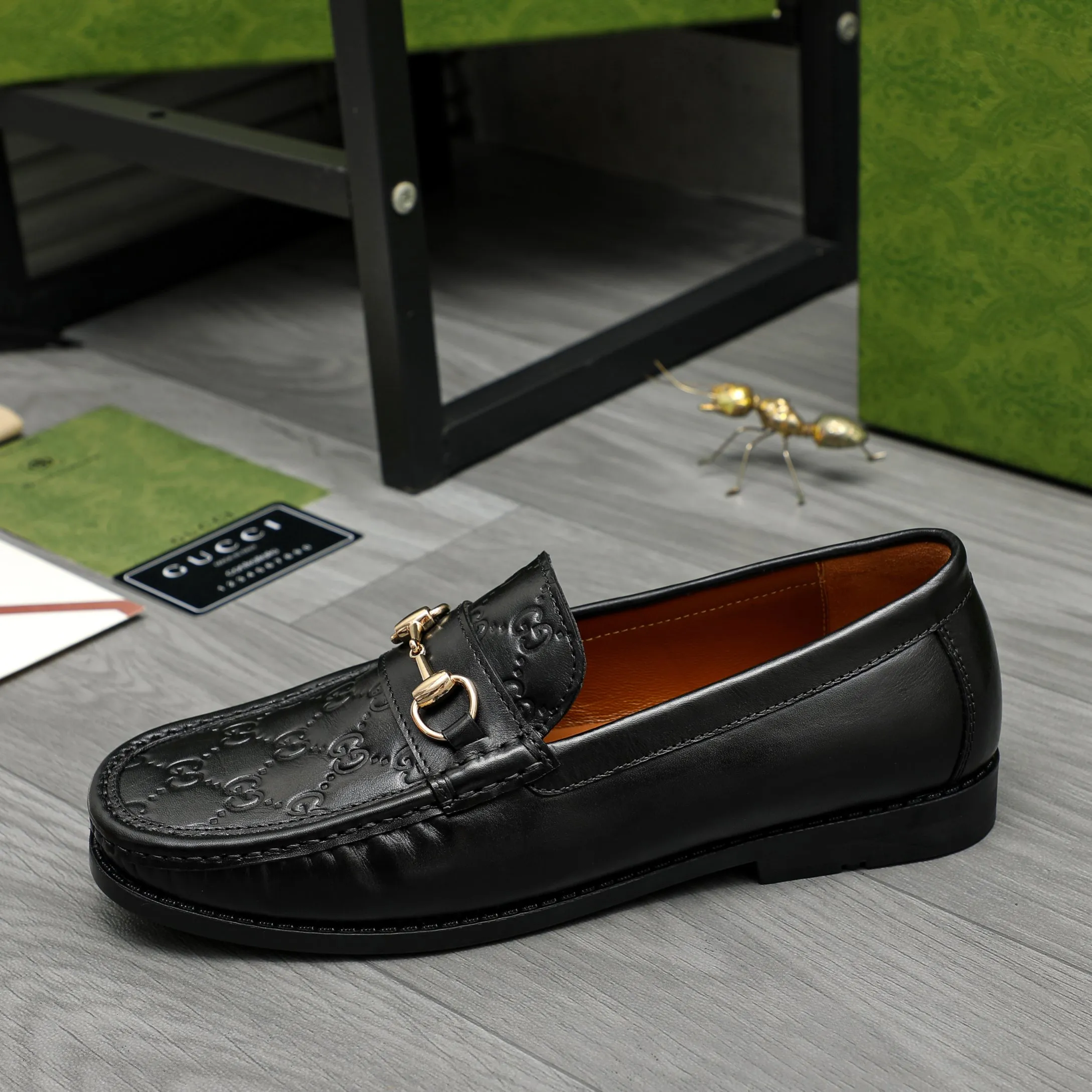 Men's shoes💰400 Product trademark: LV "Louis Vuitton" casual slip-on shoes Regular size: 38-45 (45 is custom-made and non-returnable) Product materials: Selected embossed cowhide upper, cowhide lining, rubber outsole